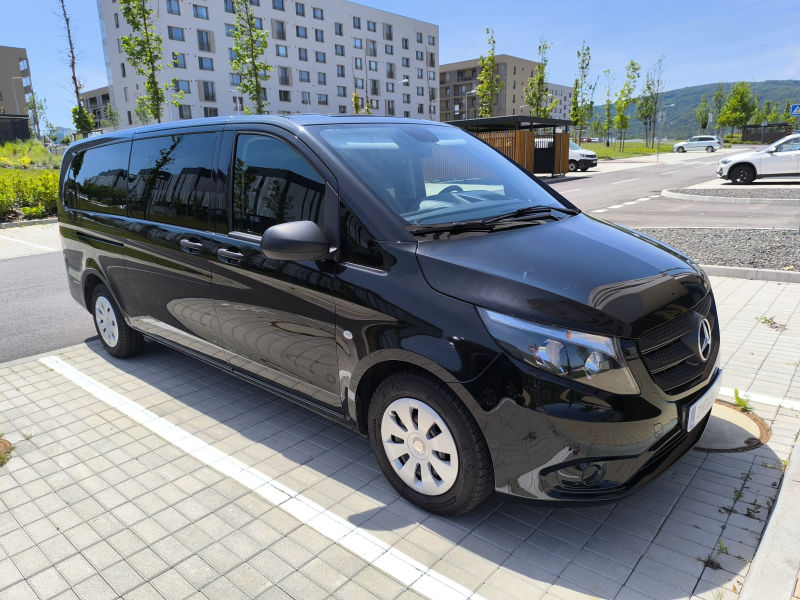 8 miestne taxi Bratislava Mercedes exterier